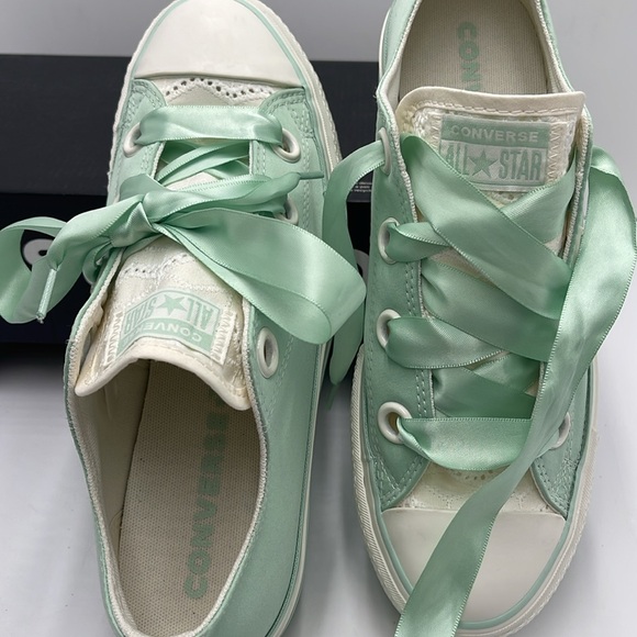 Converse WMNS CTAS LIFT OX
STICKY ALOE/EGRET/EGRET A10300C Platforms Sneakers - Picture 12 of 16